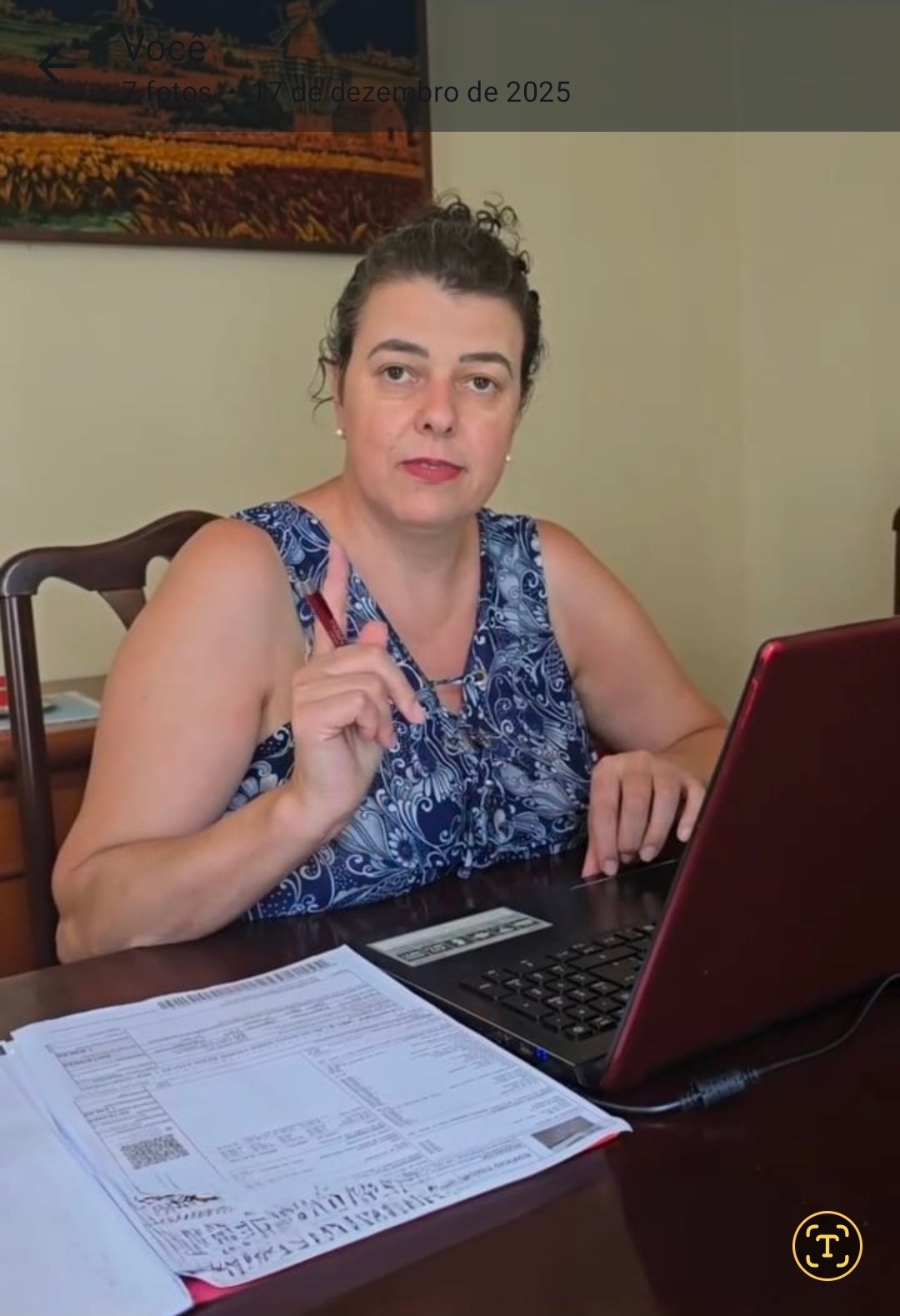 Idosa sendo cuidada com carinho e profissionalismo